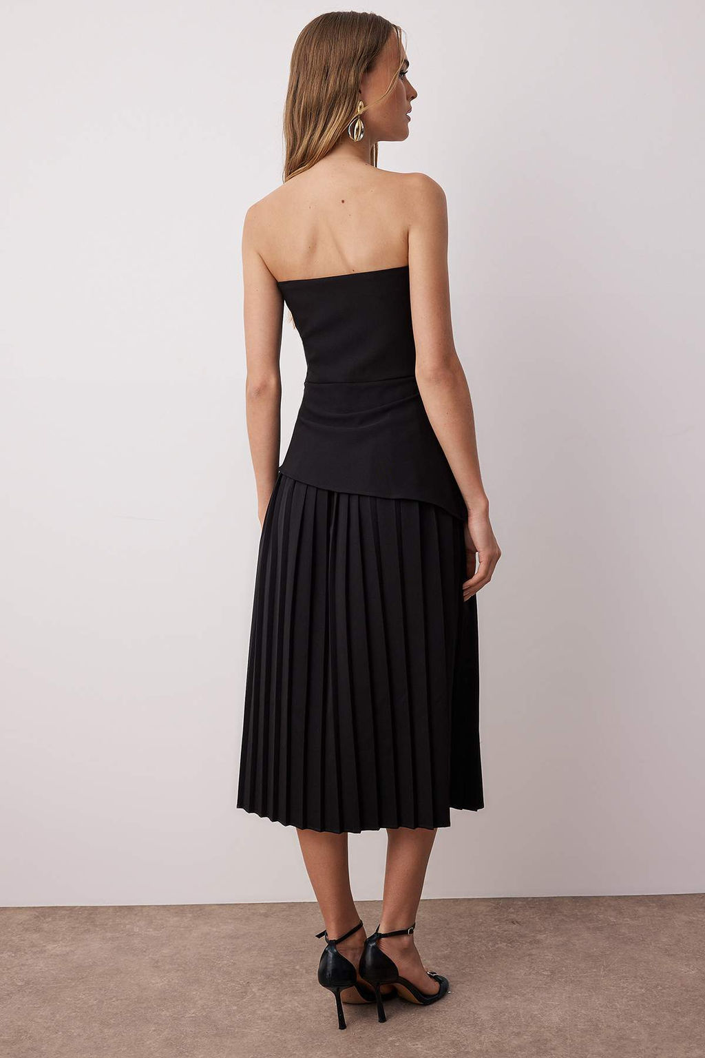 Siyah Pilise Detayl? Straplez Midi Dokuma Elbise TWOSS25EL00860