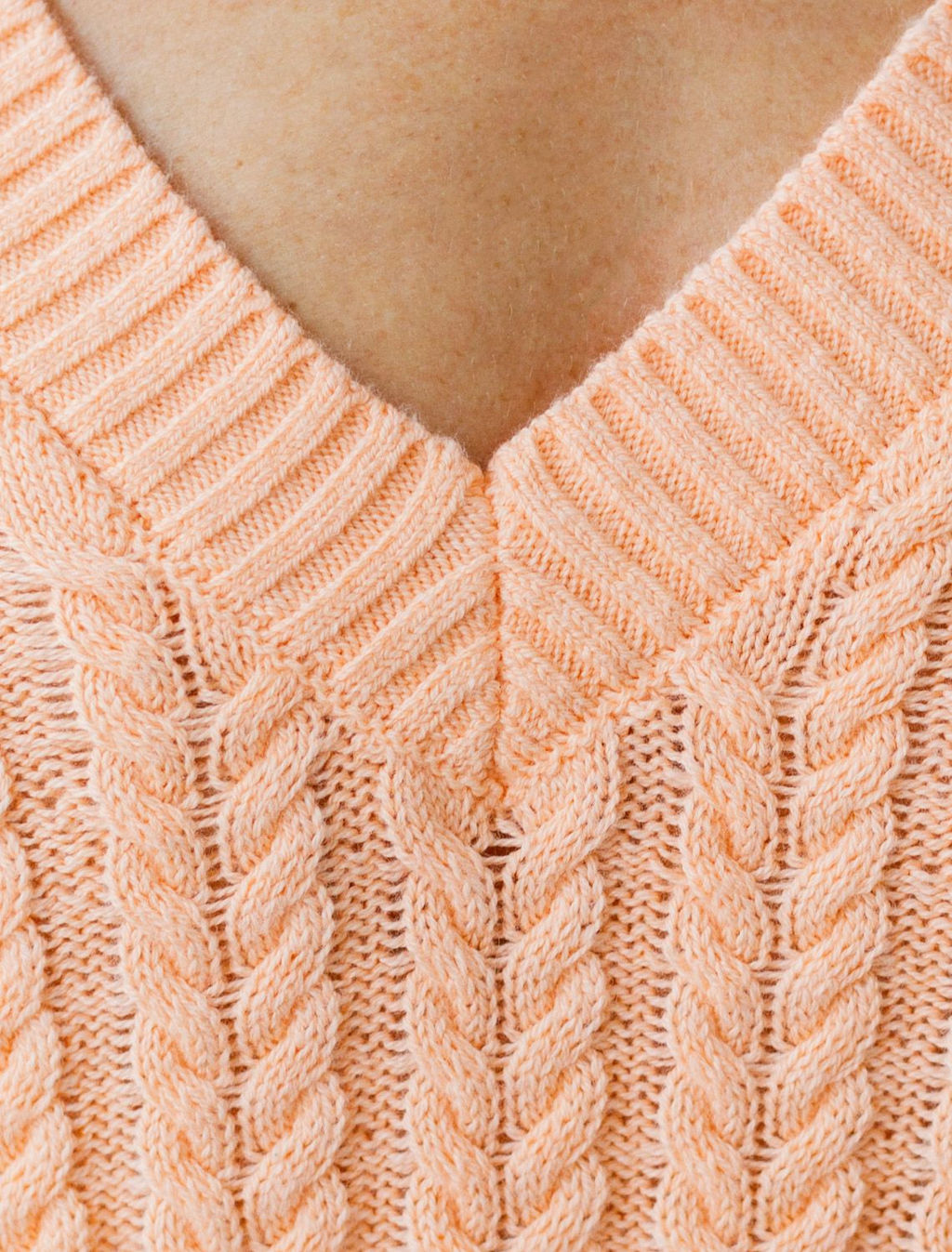 D39.349 Джемпер женский персиковый