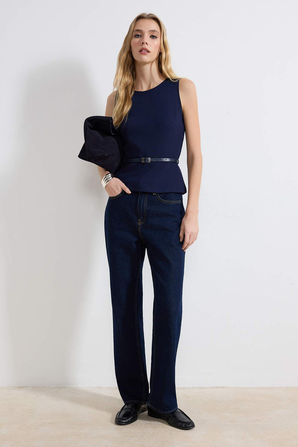 Trendyolmilla Siyah Kemerli Fitted/Vucuda Oturan Orme Bluz TWOSS25BZ00022 фото 14