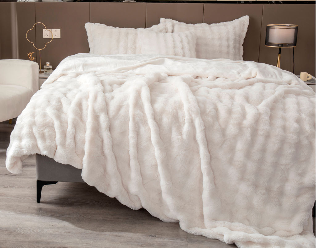 Покрывало декоративное Shinshilla buffy (молоко)