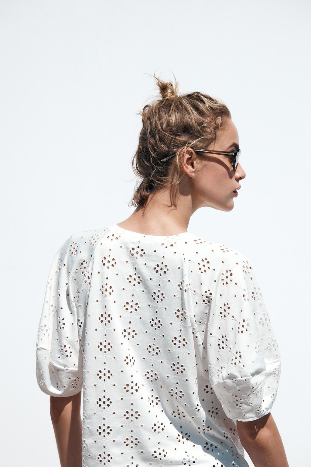 T-SHIRT WITH PERFORATED EMBROIDERY - Zara фото 4