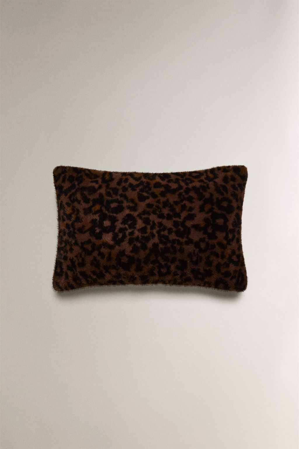 ANIMAL PRINT FAUX FUR CUSHION COVER - Zara фото 3