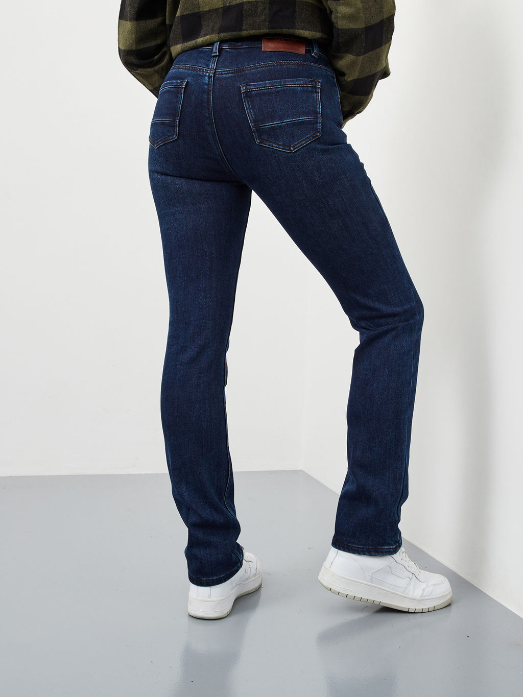 Утепленные женские джинсы прямого кроя на флисе - Mossmore фото 16