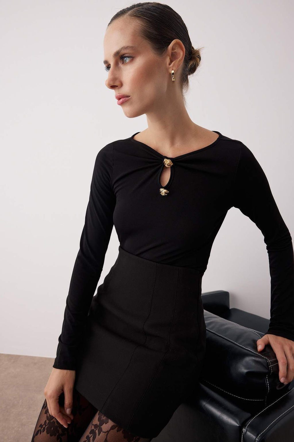 Siyah Gold Aksesuar Detayl? Kay?k Yaka Orme Body TPRAW26BD00014 - Trendyolmilla фото 2