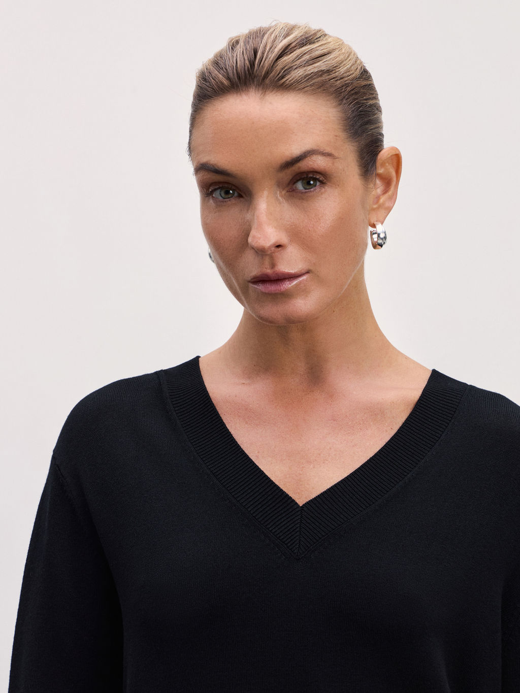Базовый джемпер с треугольным вырезом / Zarina  фото 6