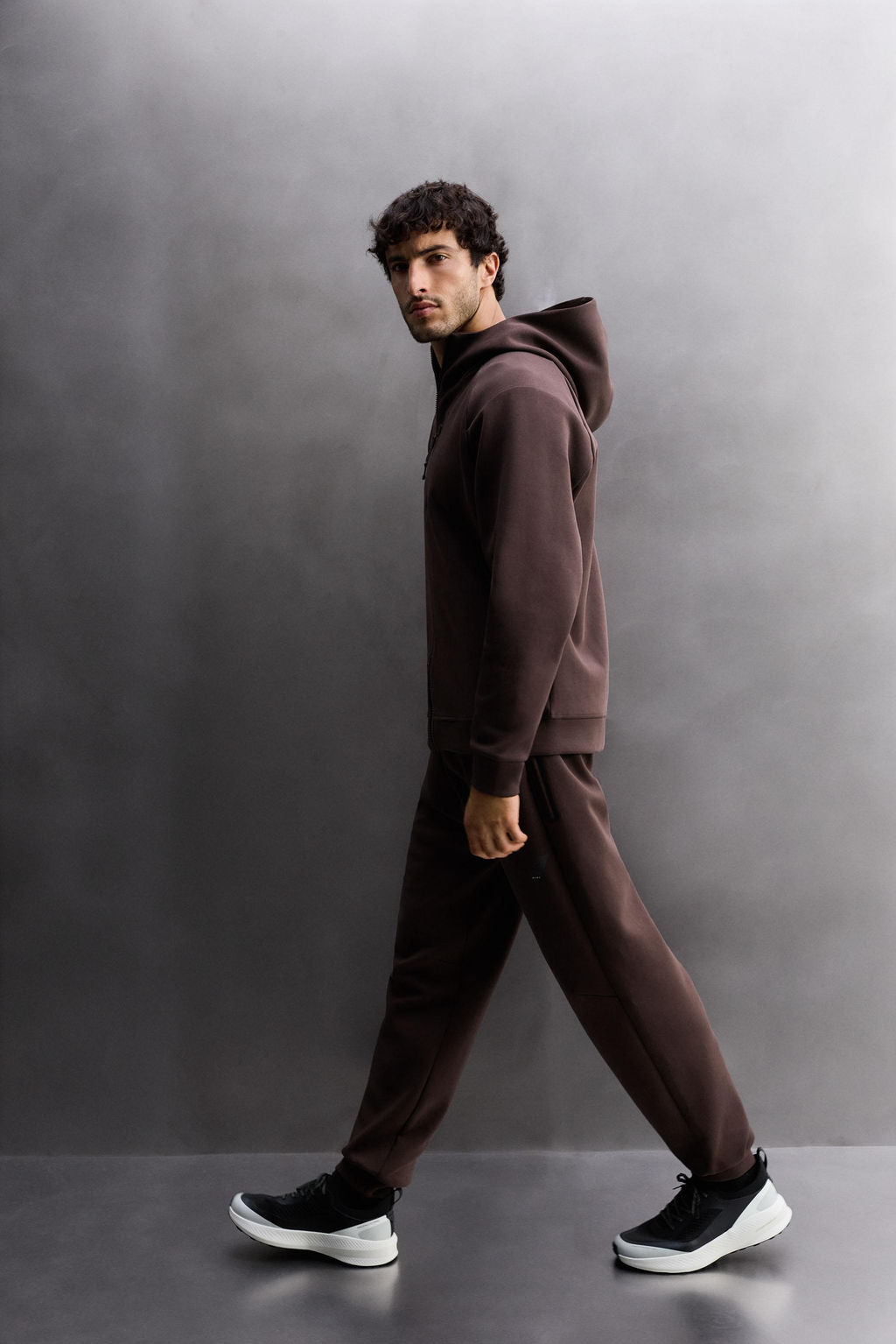 TECHNICAL TROUSERS WITH ZIP - Zara фото 5