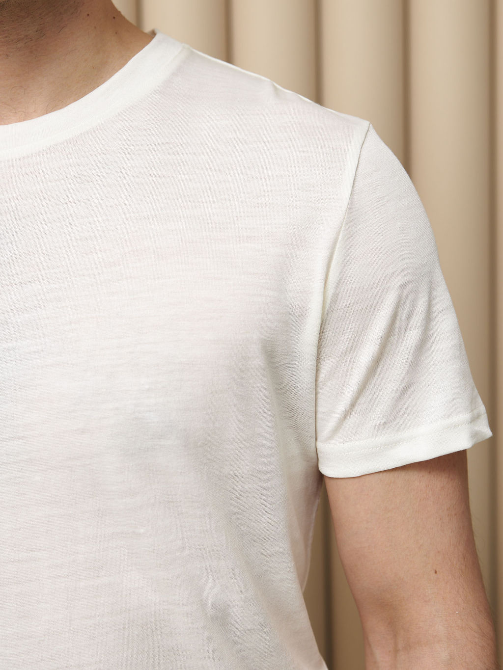 Футболка из крапивы мужская молочная 572-2