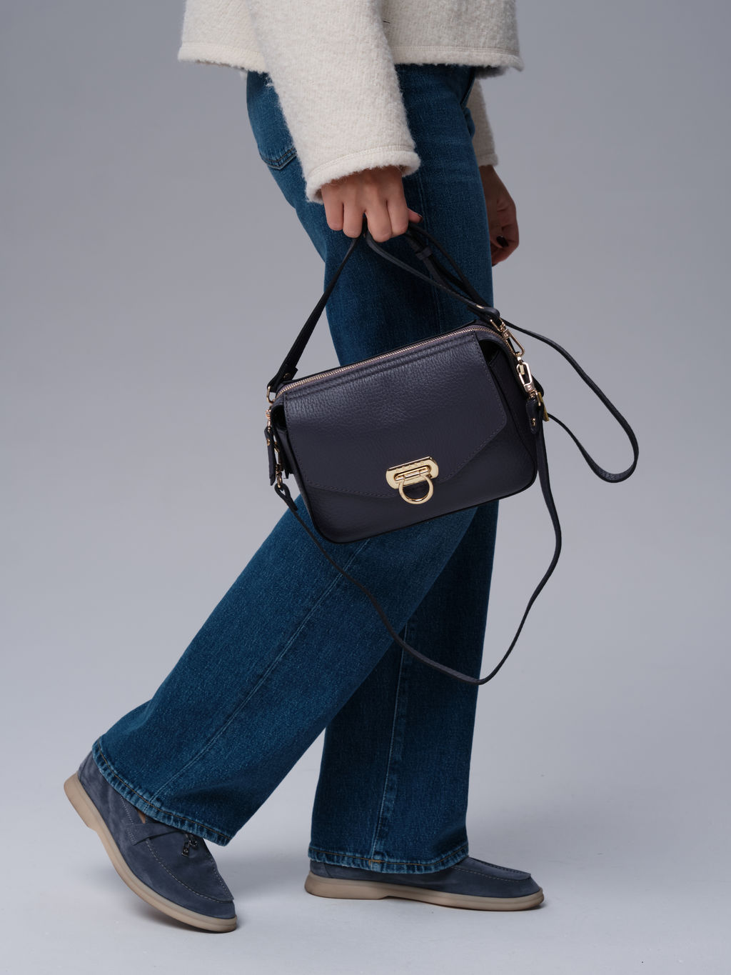 Сумка кожаная через плечо Azaro 3684 пыльно фиолетовая