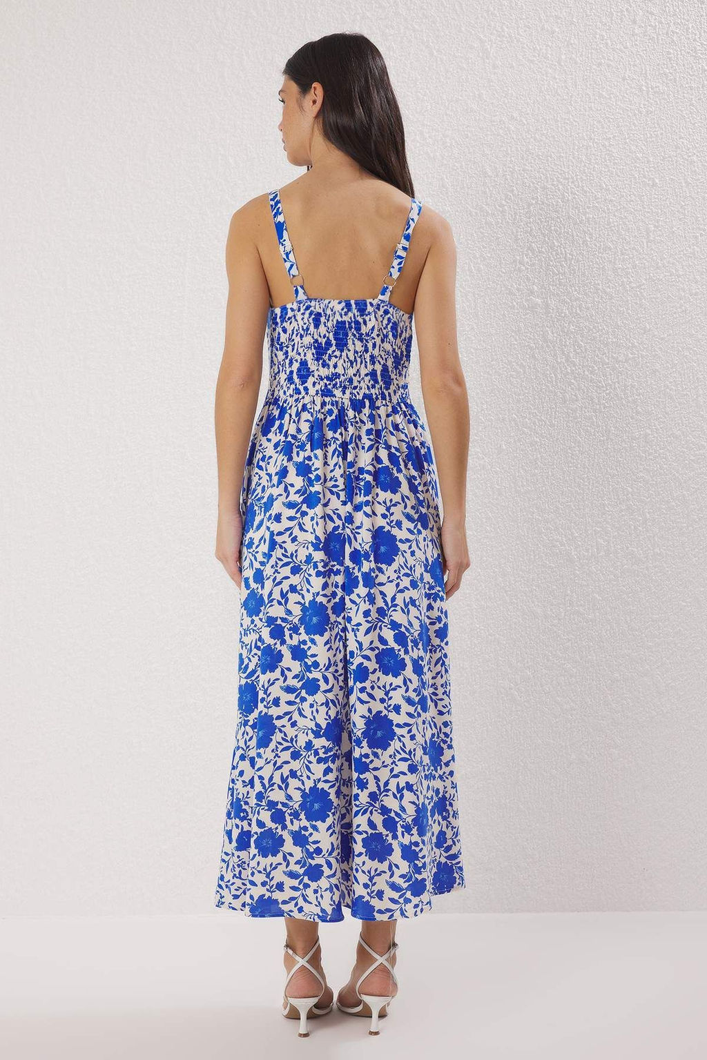 TRENDYOLMILLA K?rm?z? Cicekli Etegi Belden Ac?lan Gipeli Midi Dokuma Elbise TWOSS25EL00036 фото 4