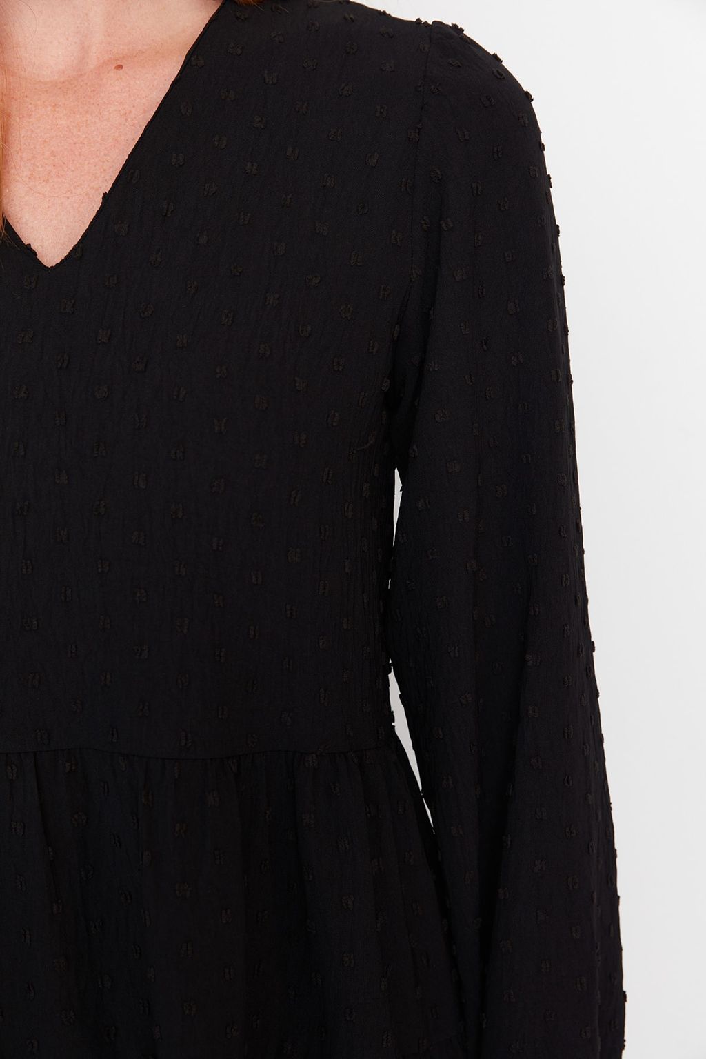 Trendyolmilla Siyah Mini Genis Kesim Dokulu Volanl? Dokuma Elbise TWOAW23EL01479