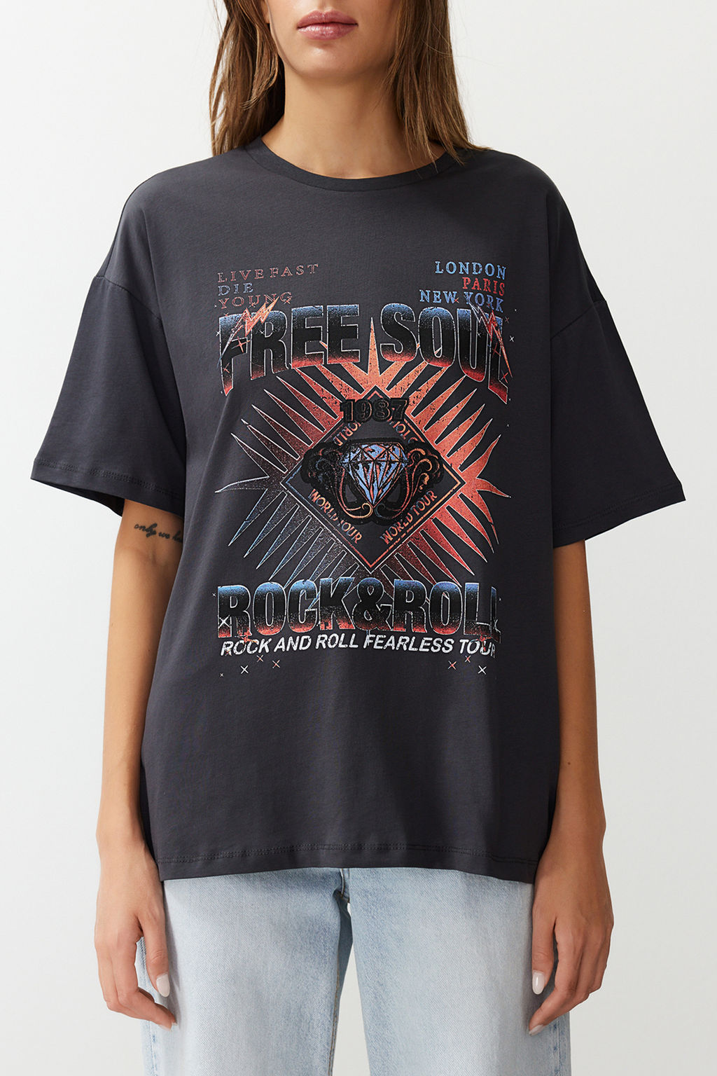 TRENDYOLMILLA Antrasit %100 Pamuk Bask?l? Oversize/Genis Kesim Orme T-Shirt TWOSS24TS00187 фото 5