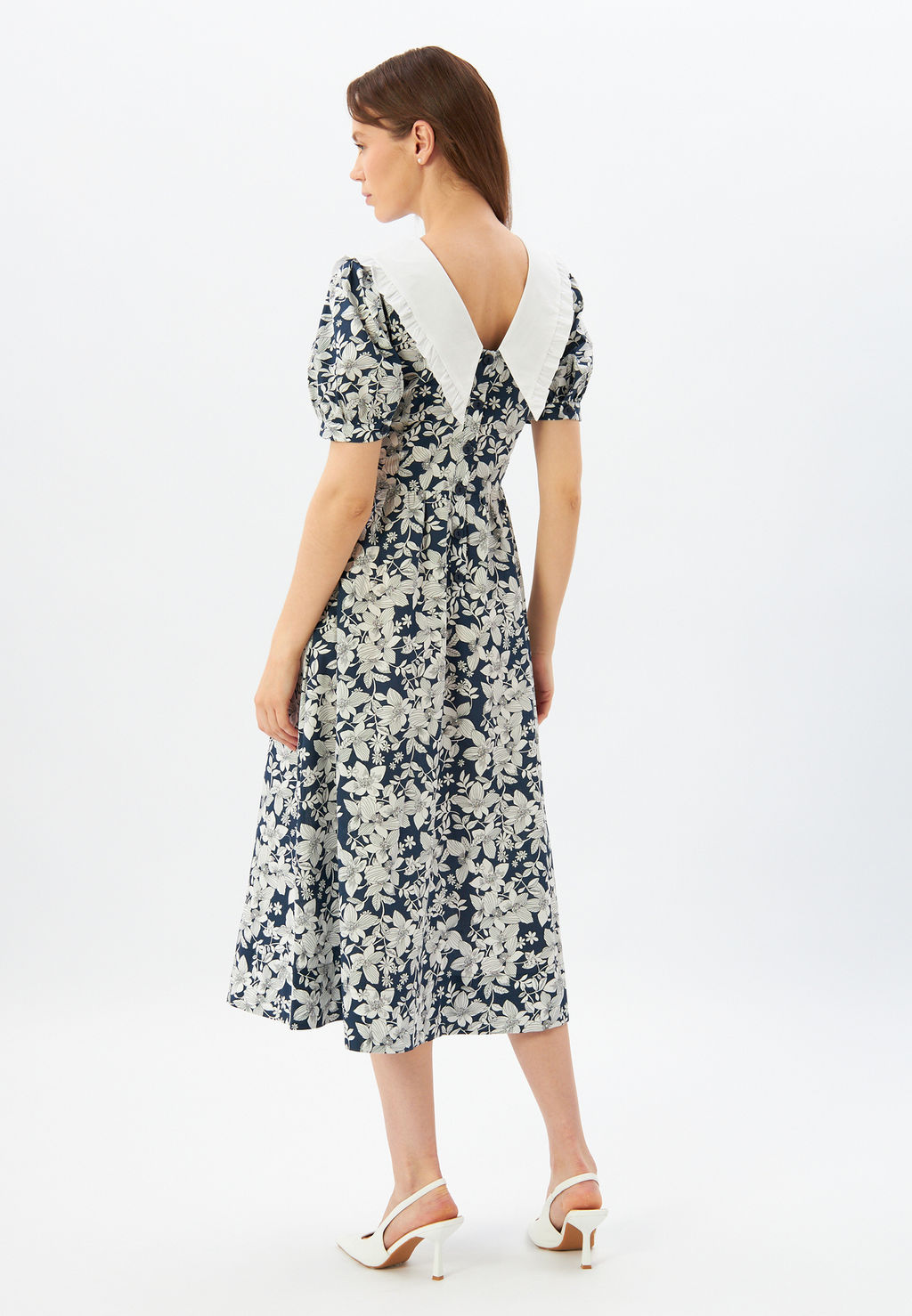 Платье из хлопка с большим контрастным воротником OD-935-4 крупные белые цветы на синем