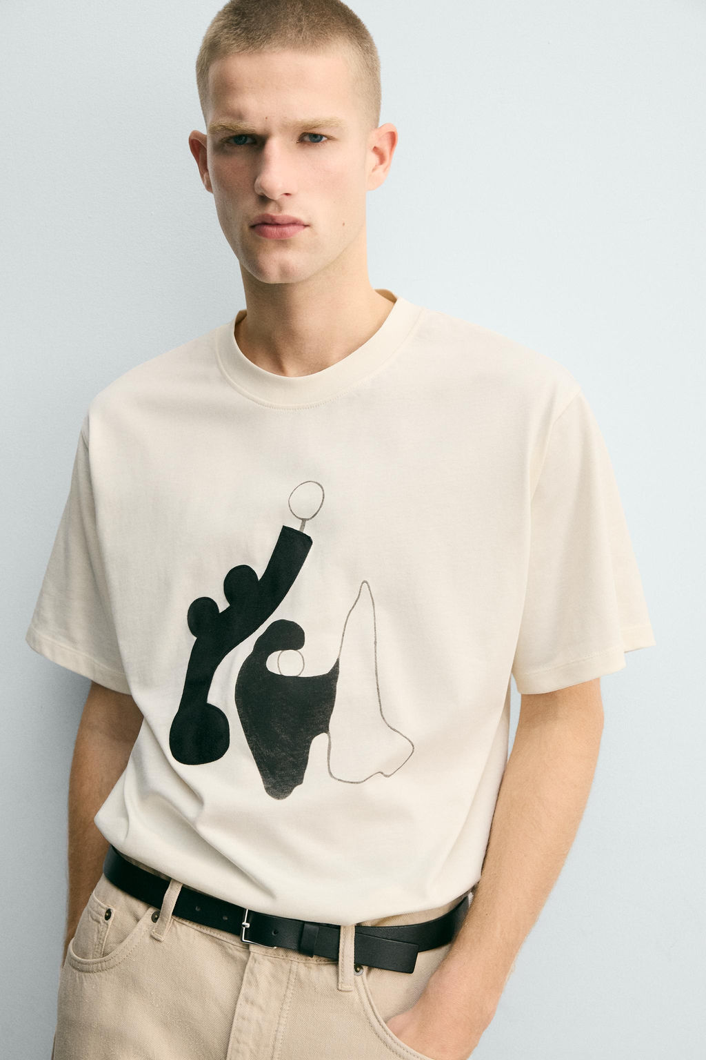CAMISETA GR?FICO CONTRASTE / Crudo / Beige