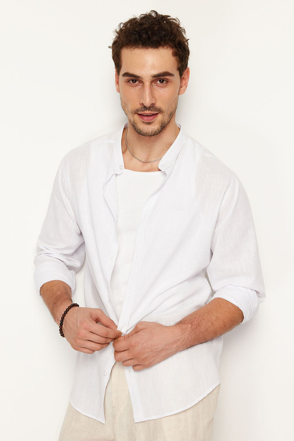 TRENDYOL MAN Beyaz Regular Fit Hakim Yaka Nak?s Detayl? %100 Pamuklu Gomlek TMNSS24GO00009 - Trendyolmilla фото 3