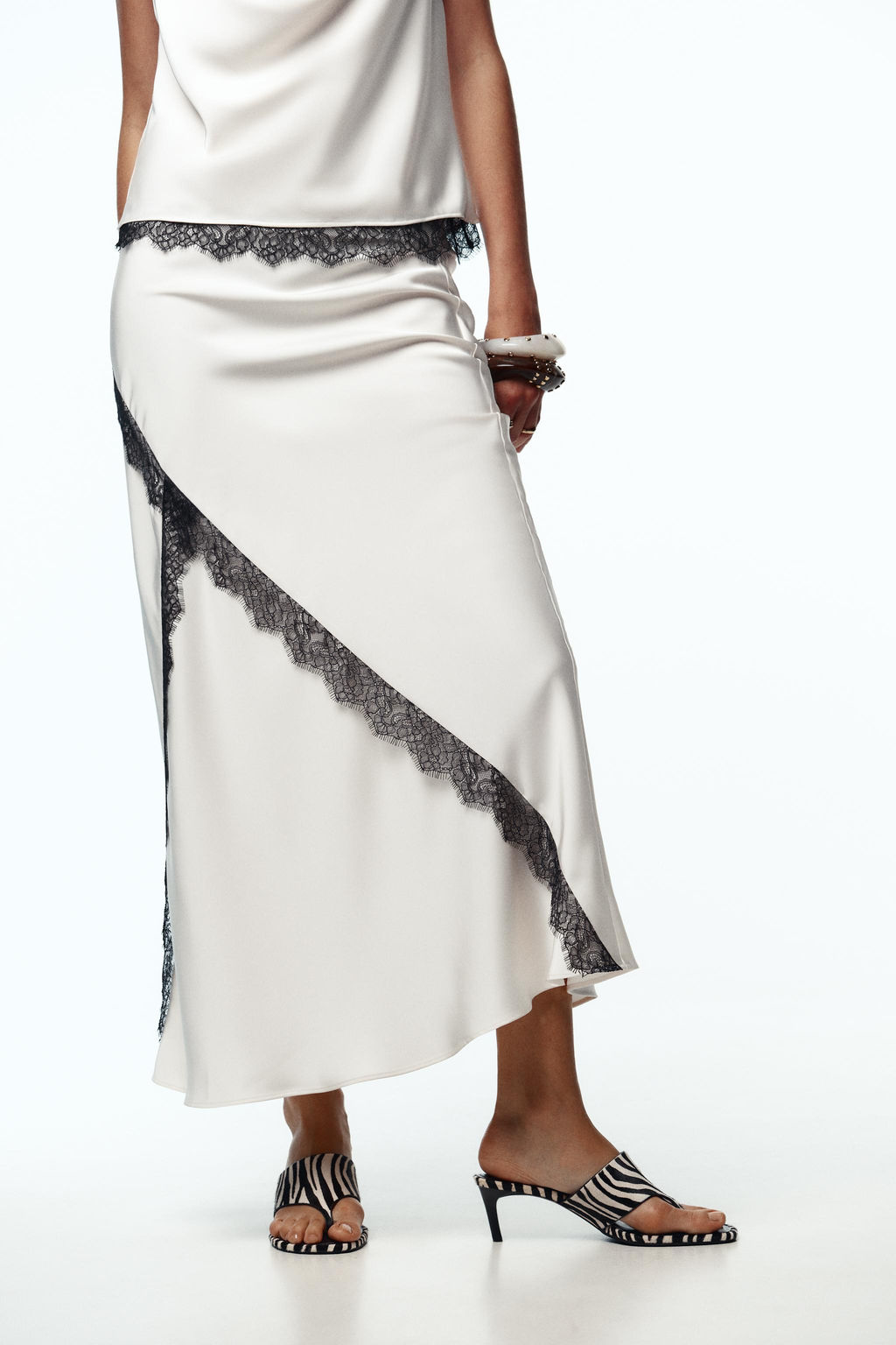 SATIN MIDI SKIRT WITH LACE - Zara фото 17