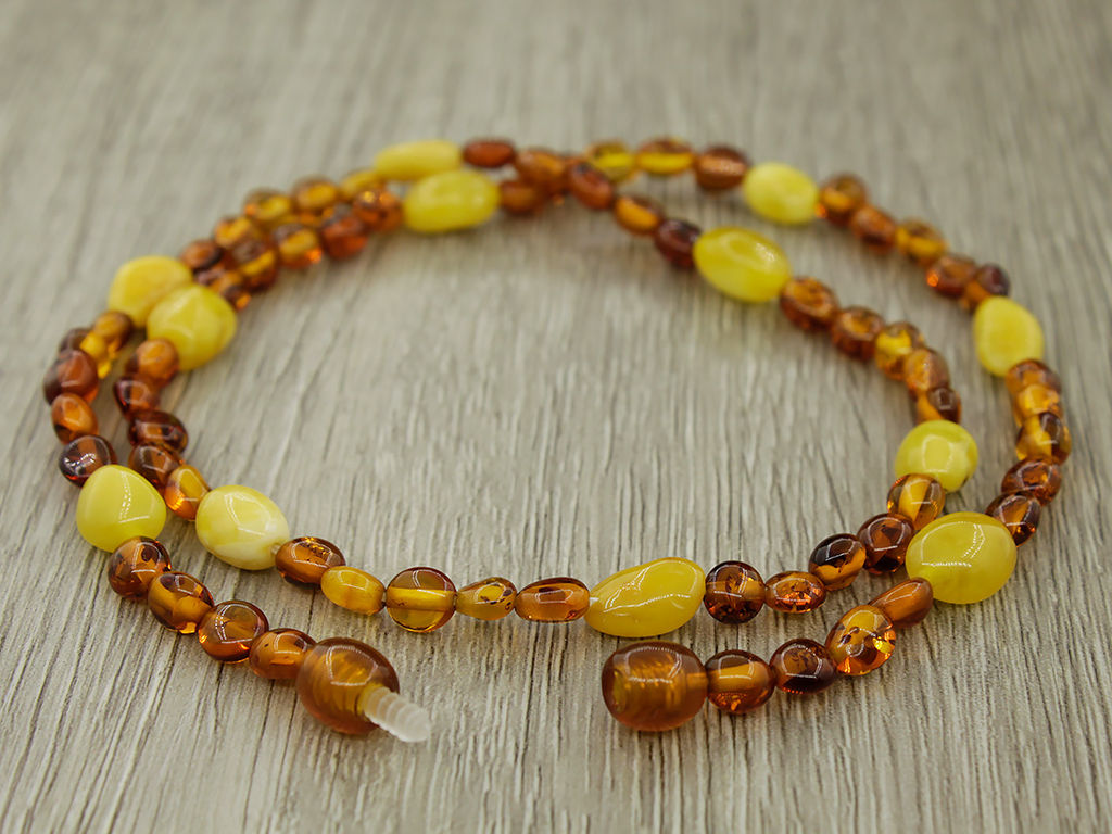 Янтарь светлый и прозрачный, овальная галька, бусы длиной 46см