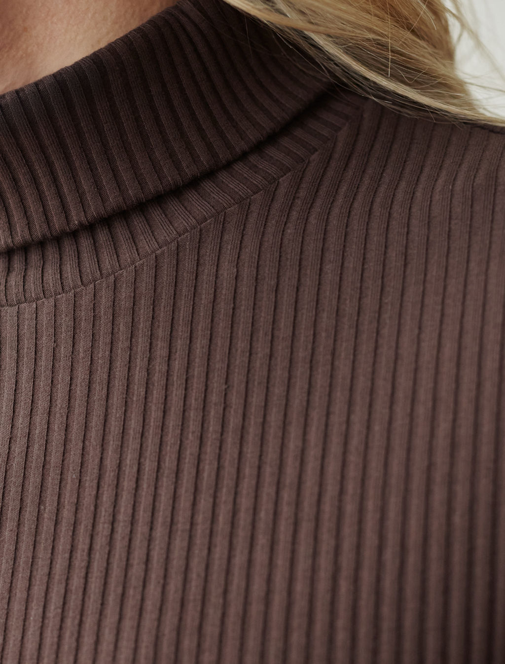 Водолазка из фактурного трикотажа в рубчик - Vilatte фото 2