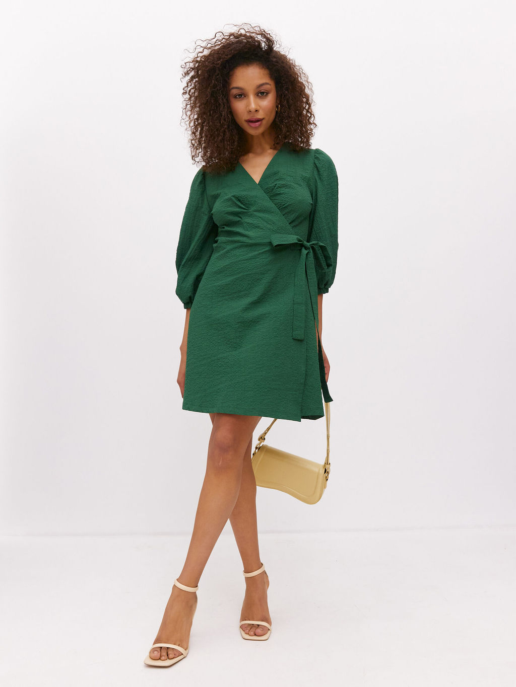 Платье на запах из жатого хлопка