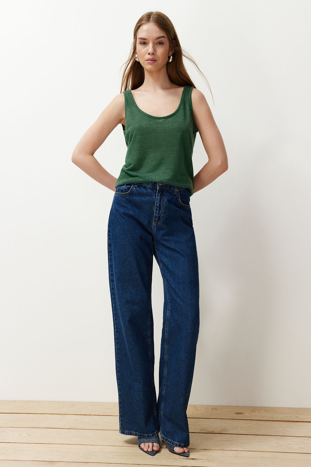 Yesil Relaxed/Rahat Kal?p Havuz Yaka S?rt Detayl? Orme Bluz TWOSS24BZ00451 - Trendyolmilla фото 2