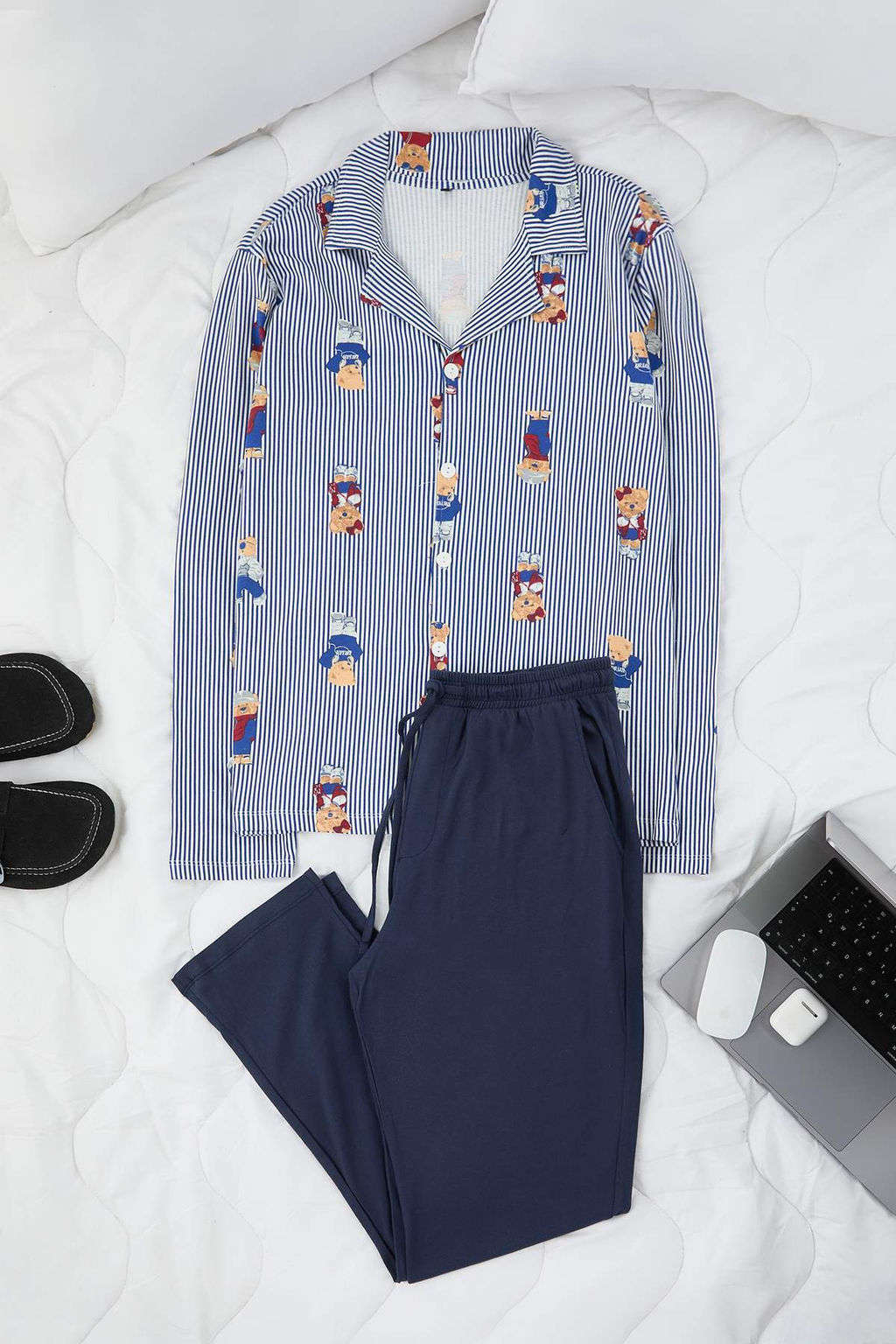 Lacivert Ay?c?k Desen Couple/Cift Regular Gomlek-Pantolon Pijama Tak?m? TMNAW26PT00031