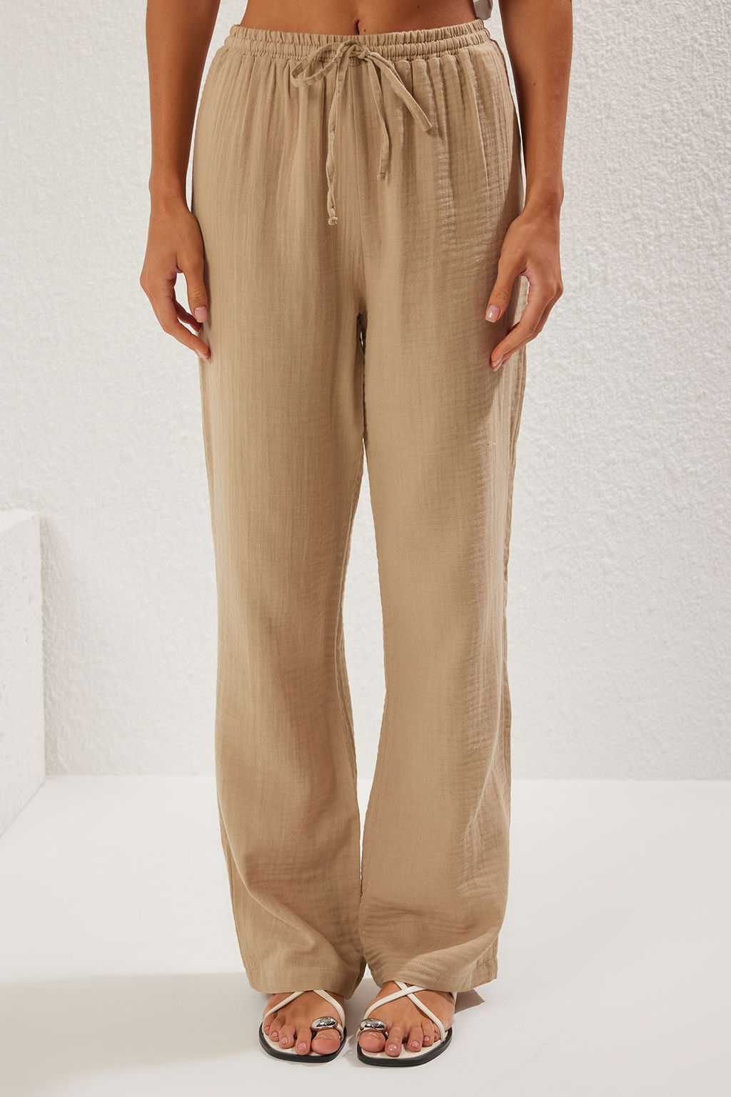 TRENDYOLMILLA Koyu K?rm?z? Muslin Beli Lastikli Yuksek Bel Wide Leg/Genis Paca Dokuma Pantolon TWOSS25PL00067 фото 3