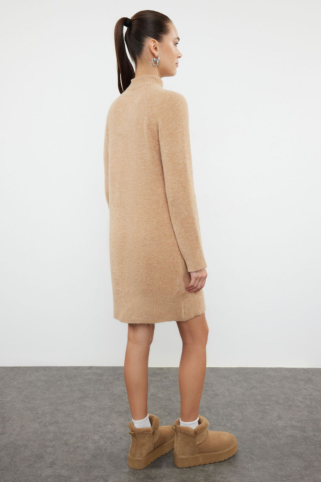 TRENDYOLMILLA Antrasit Mini Boy Triko Yunlu Elbise TWOAW25EL00017 фото 12