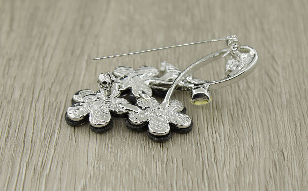 Брошь "Весенние цветы" перламутр гелиотис