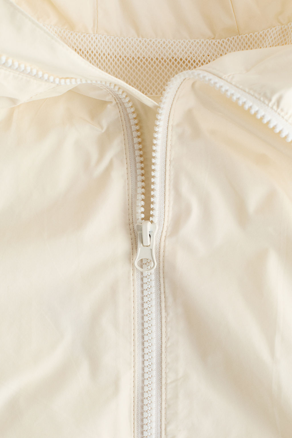 Chaqueta cortavientos con capucha - H&m фото 8