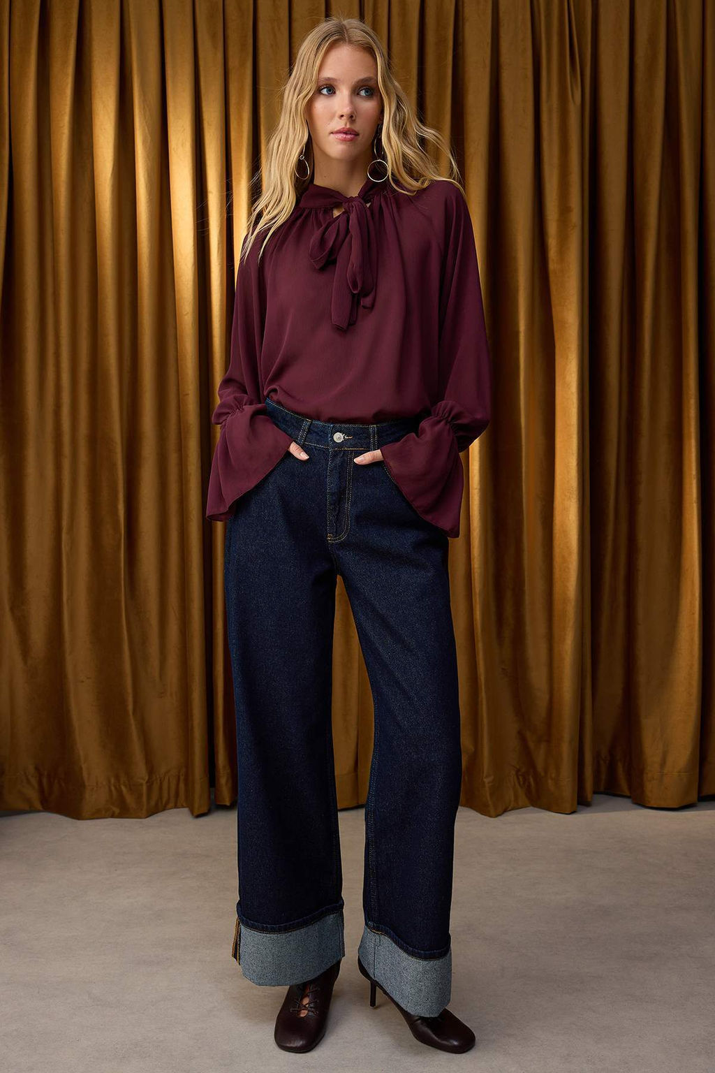 Koyu Mavi Paca Katlamal? Normal Bel Wide Leg Jeans TWOAW26JE00011 - Trendyolmilla фото 2