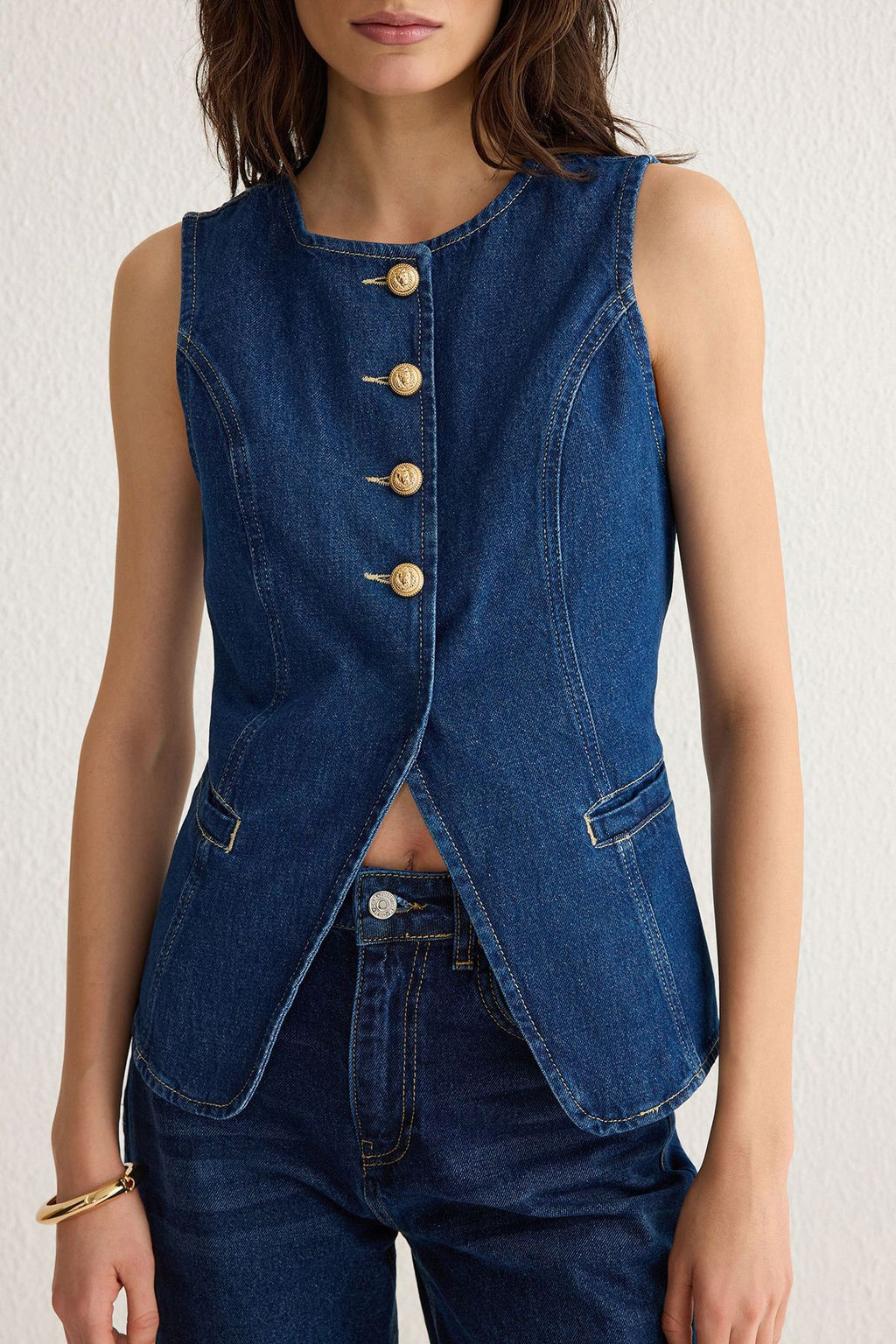 TRENDYOLMILLA Koyu Mavi Gold Dugmeli Dikis Detayl? Denim Yelek TWOSS25YE00001  фото 3