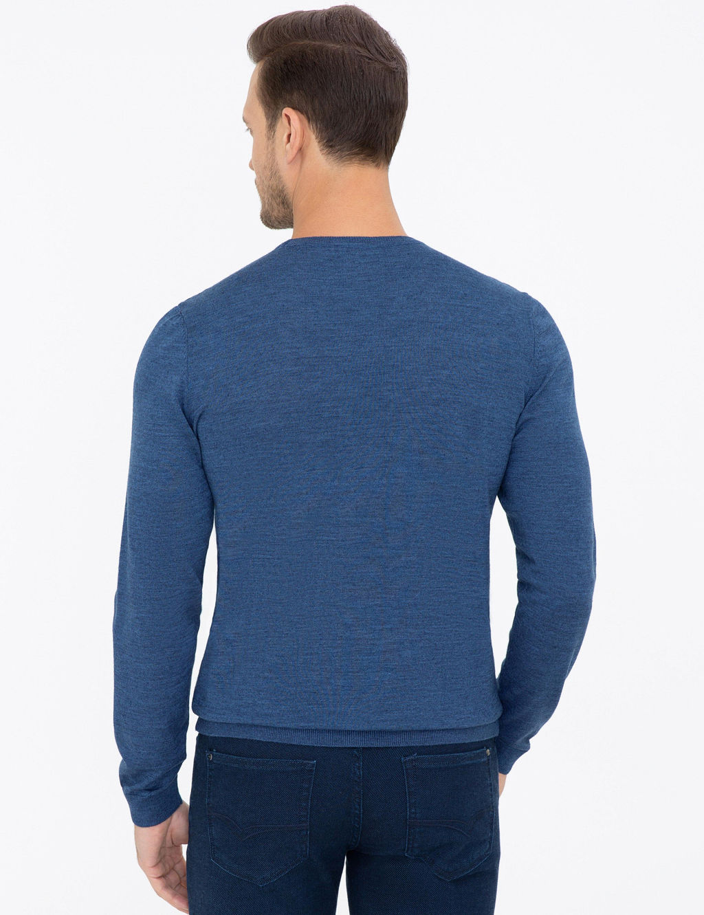 Базовый трикотажный свитер приталенного кроя цвета индиго с круглым вырезом - Cacharel фото 4