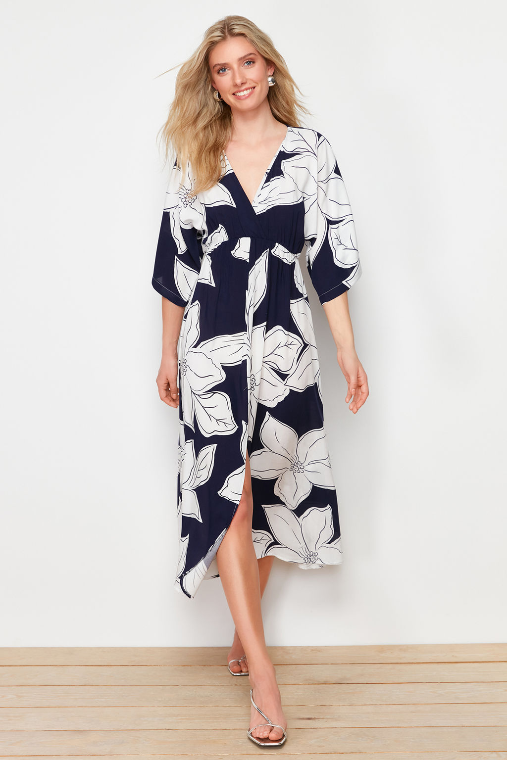 Lacivert Cicek Desenli A Kesim Kruvaze Yaka Midi Dokuma Elbise TWOSS24EL00913