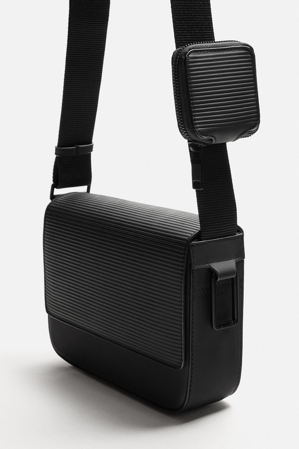 RUBBERISED TEXTURED CROSSBODY BAG - Zara фото 5