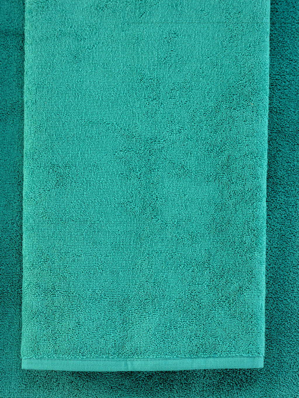 Махровое полотенце без бордюра изумрудное ПМ-15 50х90