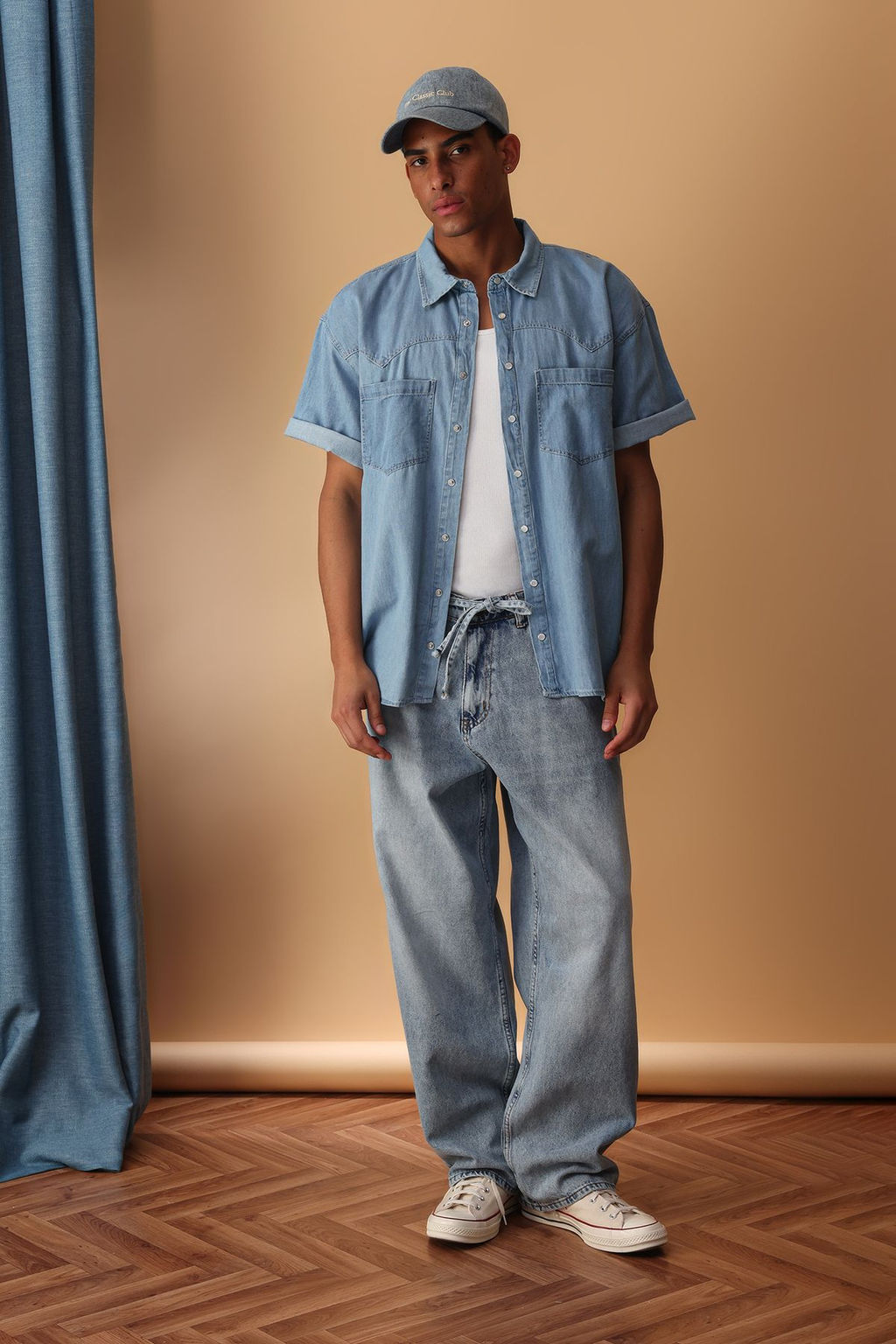 TRENDYOL MAN Mavi Genis Fit K?sa Kol Western Denim Kot Gomlek TMNSS25GO00046