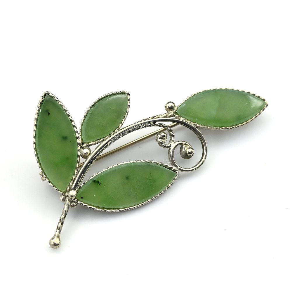 Брошь нефрит "Веточка" 50*30мм. Радуга камня