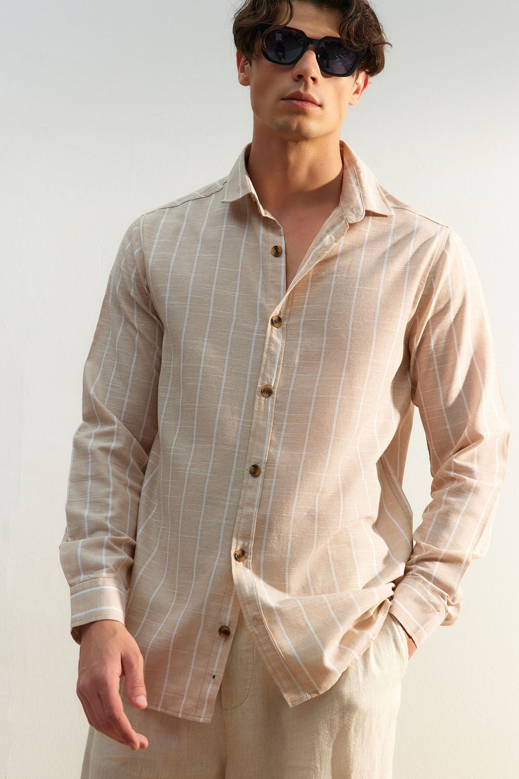 Mavi Regular Fit %100 Pamuk Keten Gorunumlu Gomlek TMNSS23GO00111