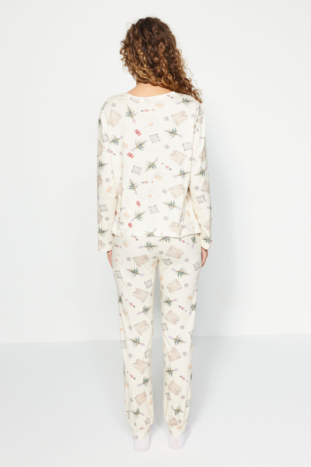 Trendyolmilla Krem %100 Pamuklu K?s Temal? Orme Pijama Tak?m? THMAW24PT00118