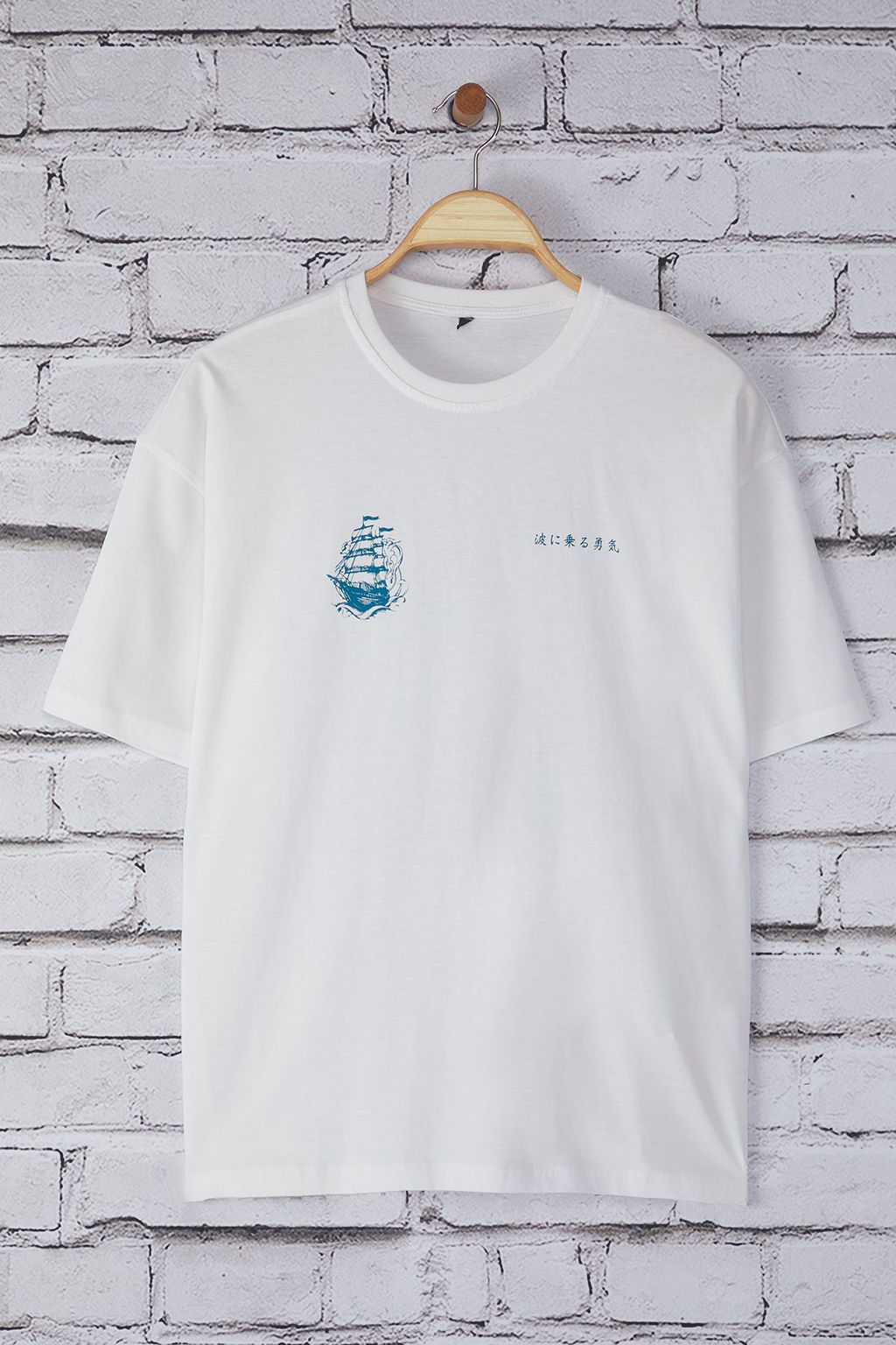Trendyolmilla Man Beyaz Oversize/Genis Kesim Gemi S?rt Bask?l? %100 Pamuk T-Shirt TMNSS25TS00132  фото 6