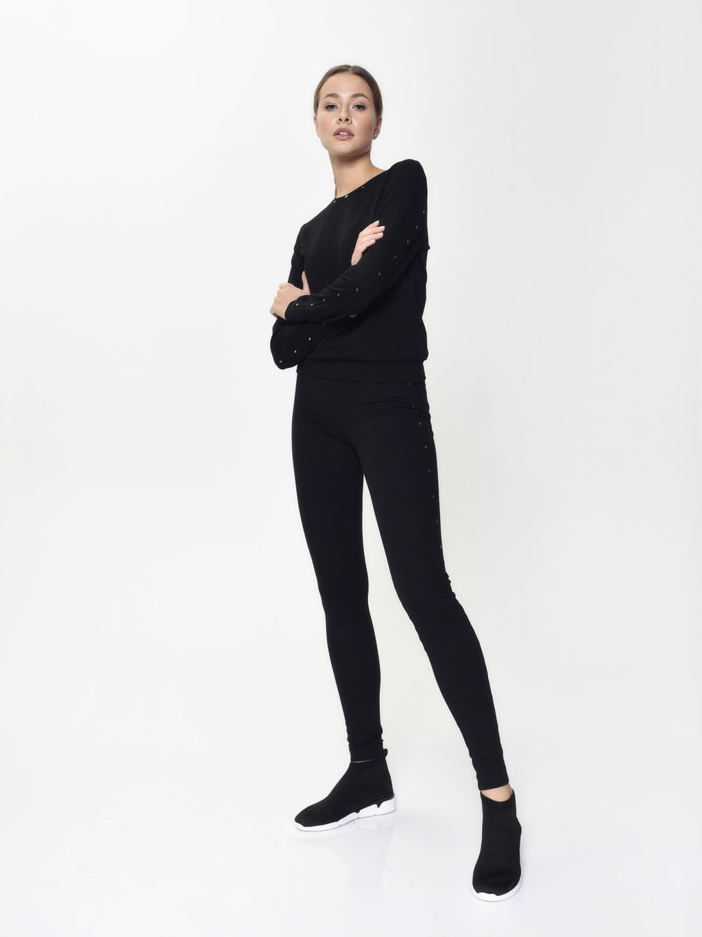CONTE Ультракомфортный свитшот с металлическим декором LD 887 black