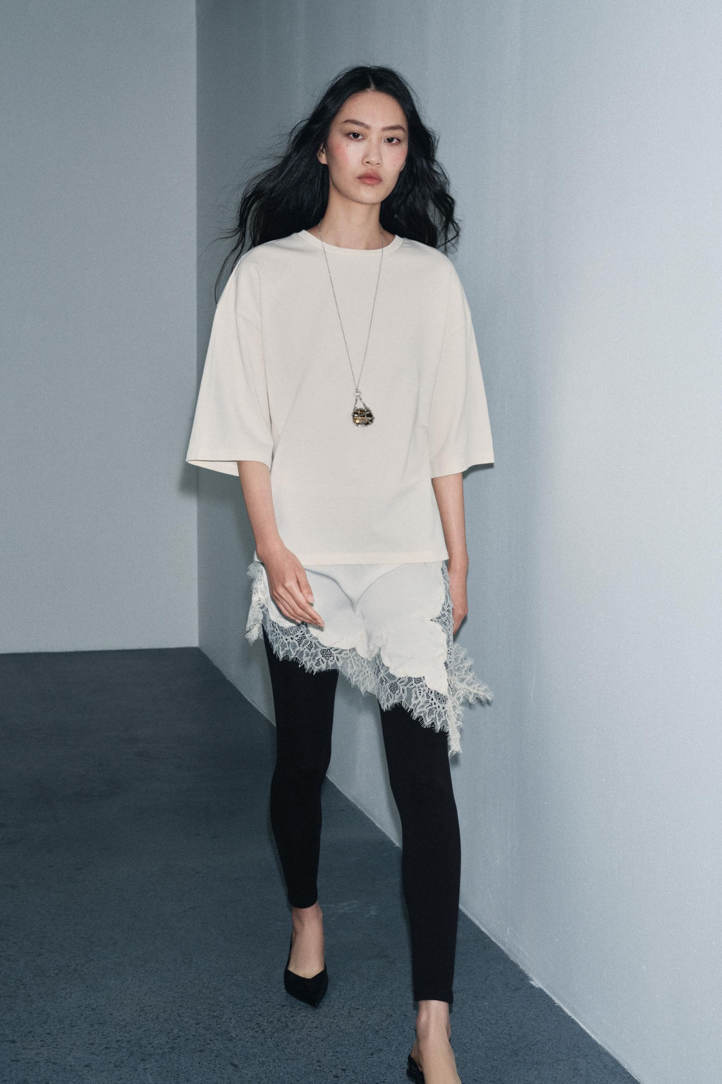 CONTRAST LACE T-SHIRT - Zara фото 12