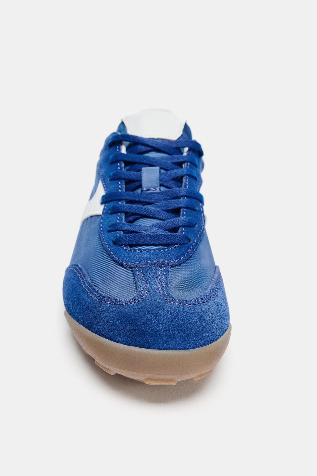 SOFT RUNNING TRAINERS