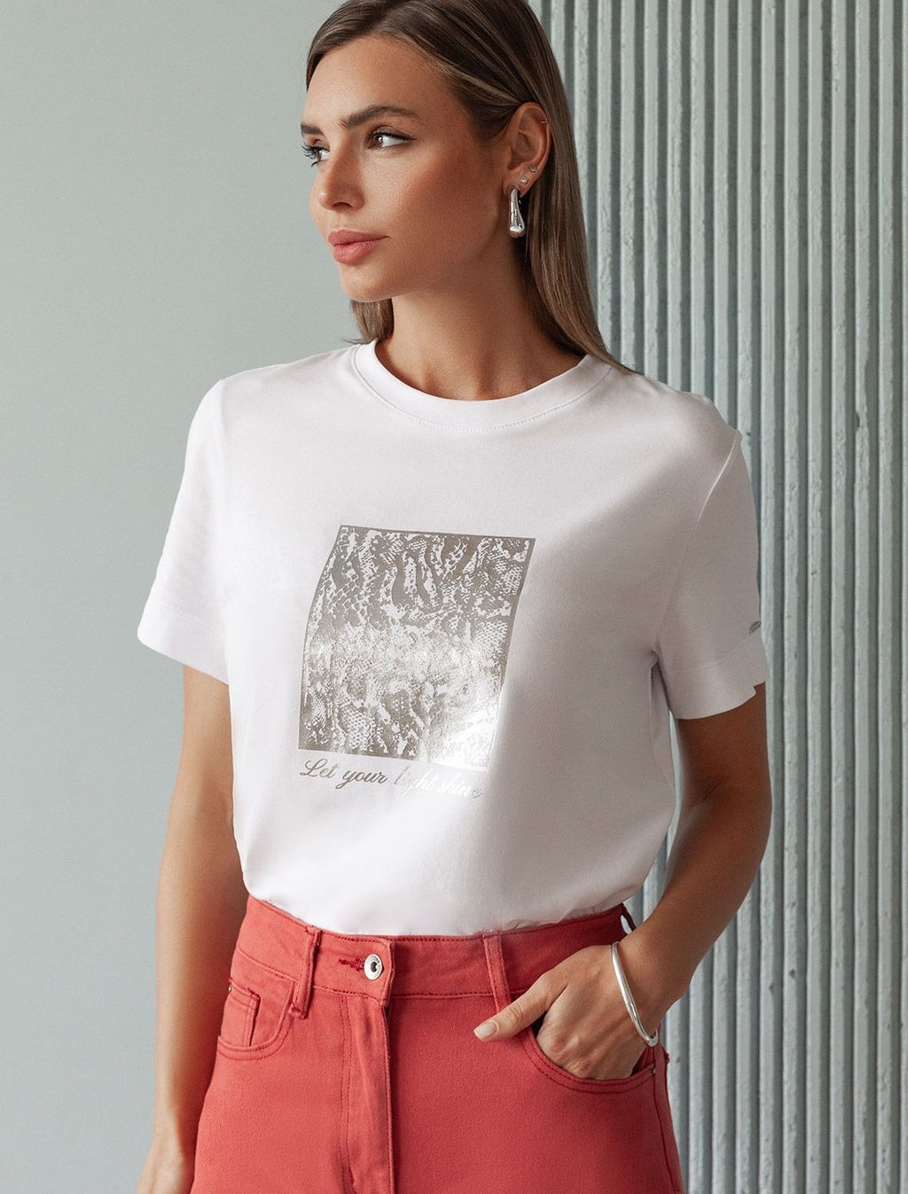 D49.110 Футболка женская белый_light shine