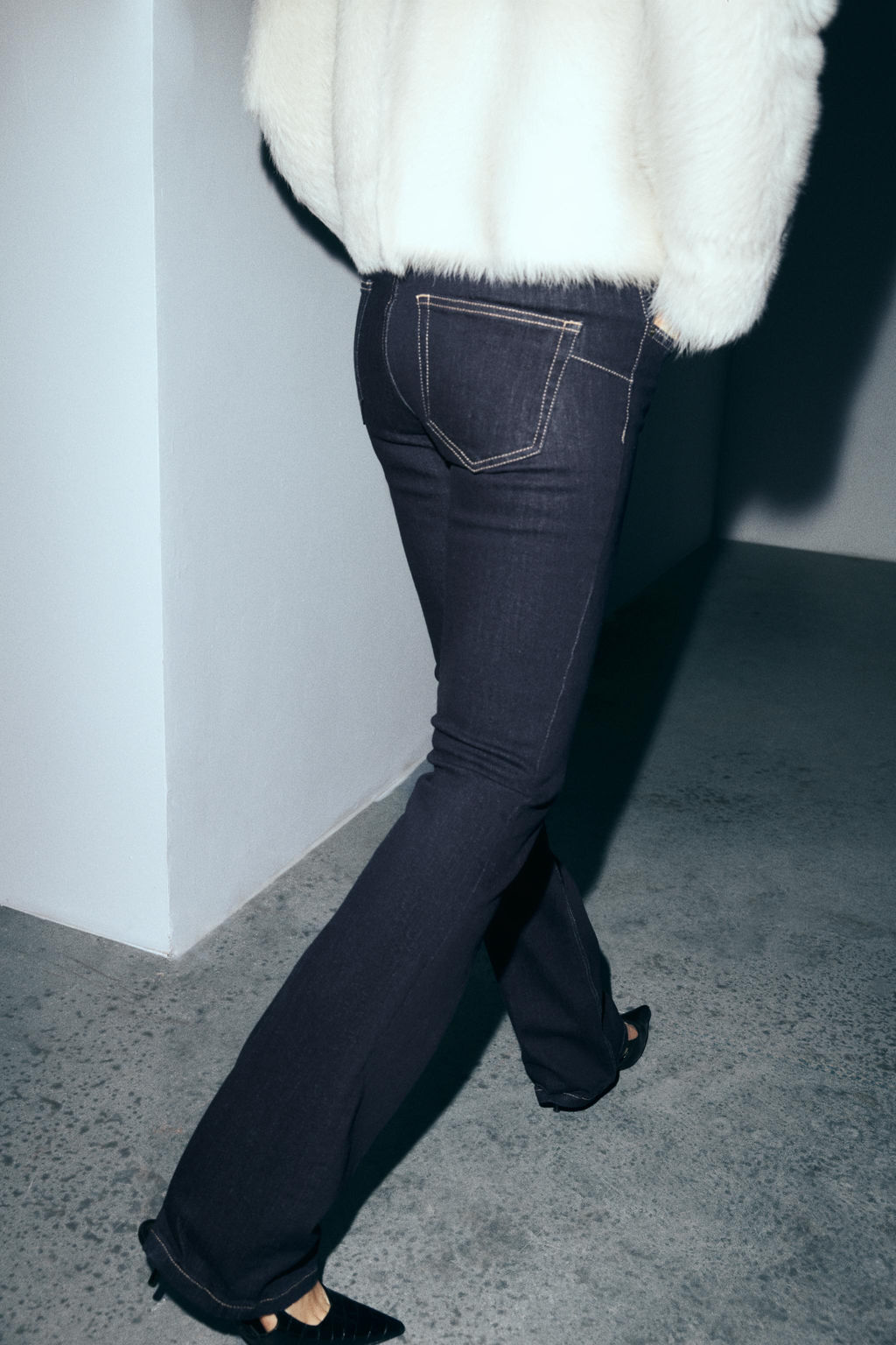 ZW COLLECTION BOOTCUT HIGH-WAIST JEANS - Zara фото 3
