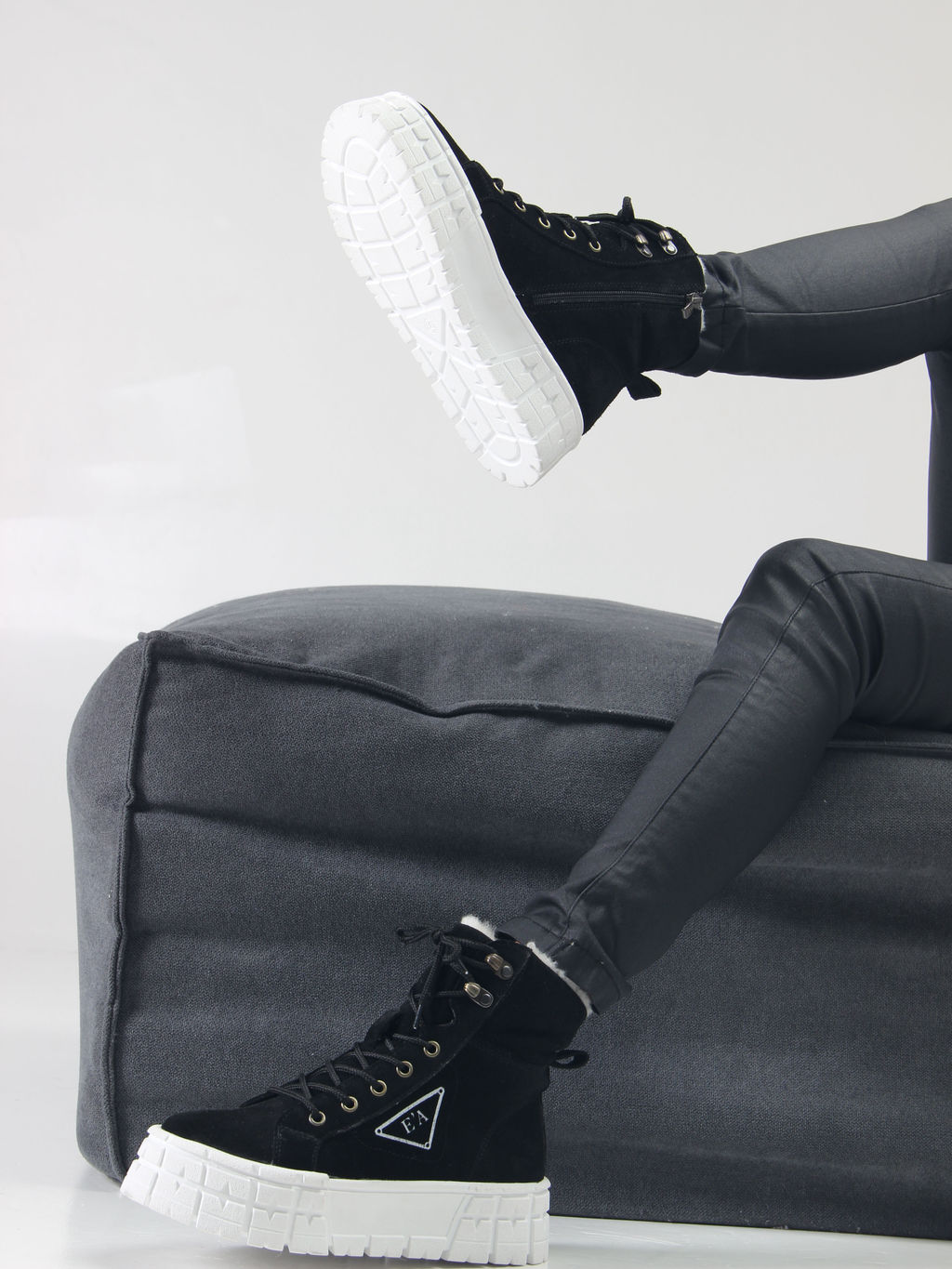 Ботинки 216.212131w. черный замша/Шерсть