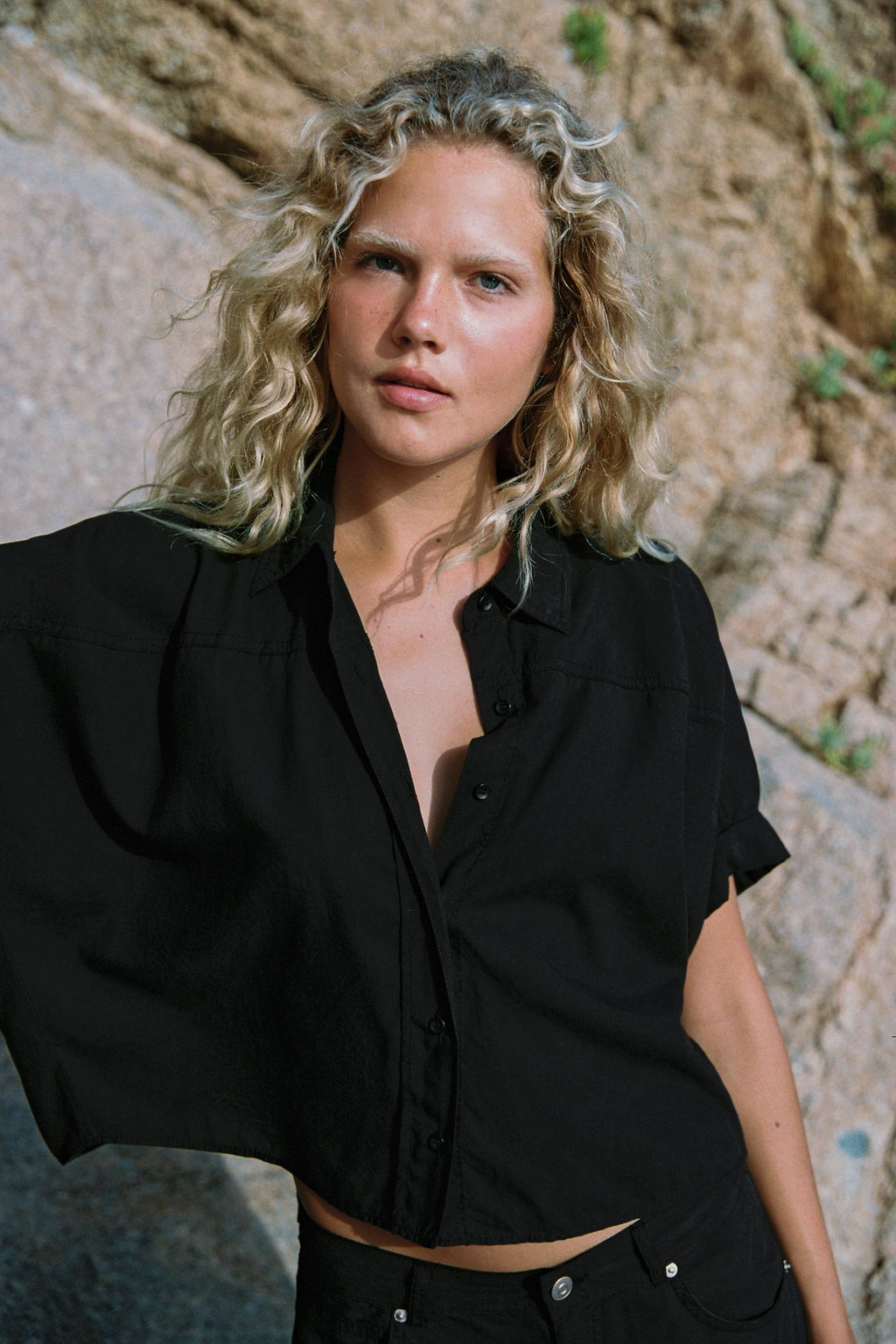 CAMISA FLUIDA MANGA CORTA / Negro - Zara фото 2