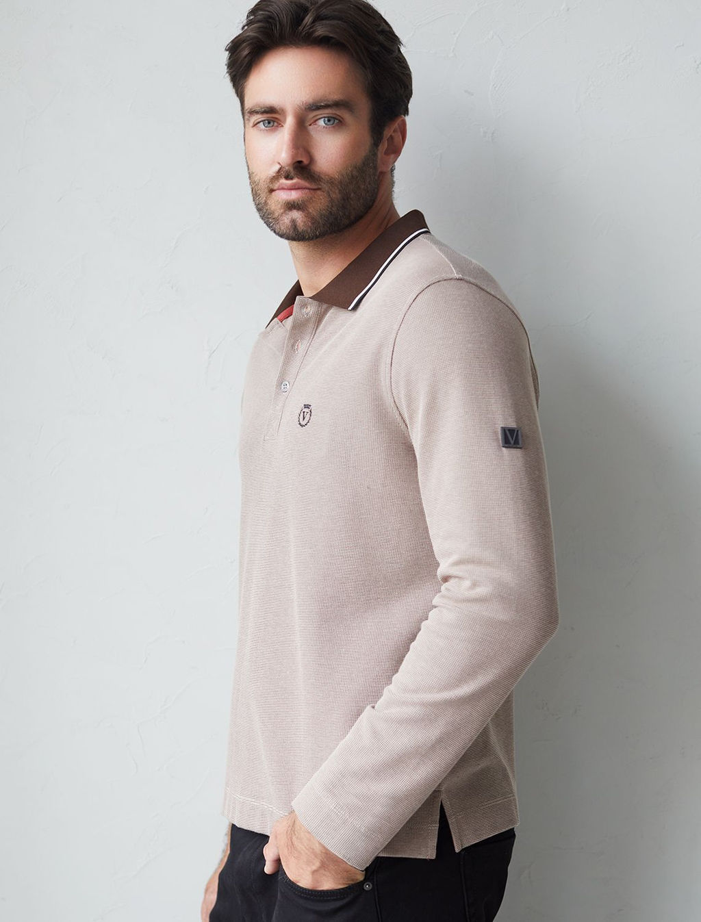 Лонгслив из фактурного трикотажа с плетеным воротником поло с застежкой на пуговицы