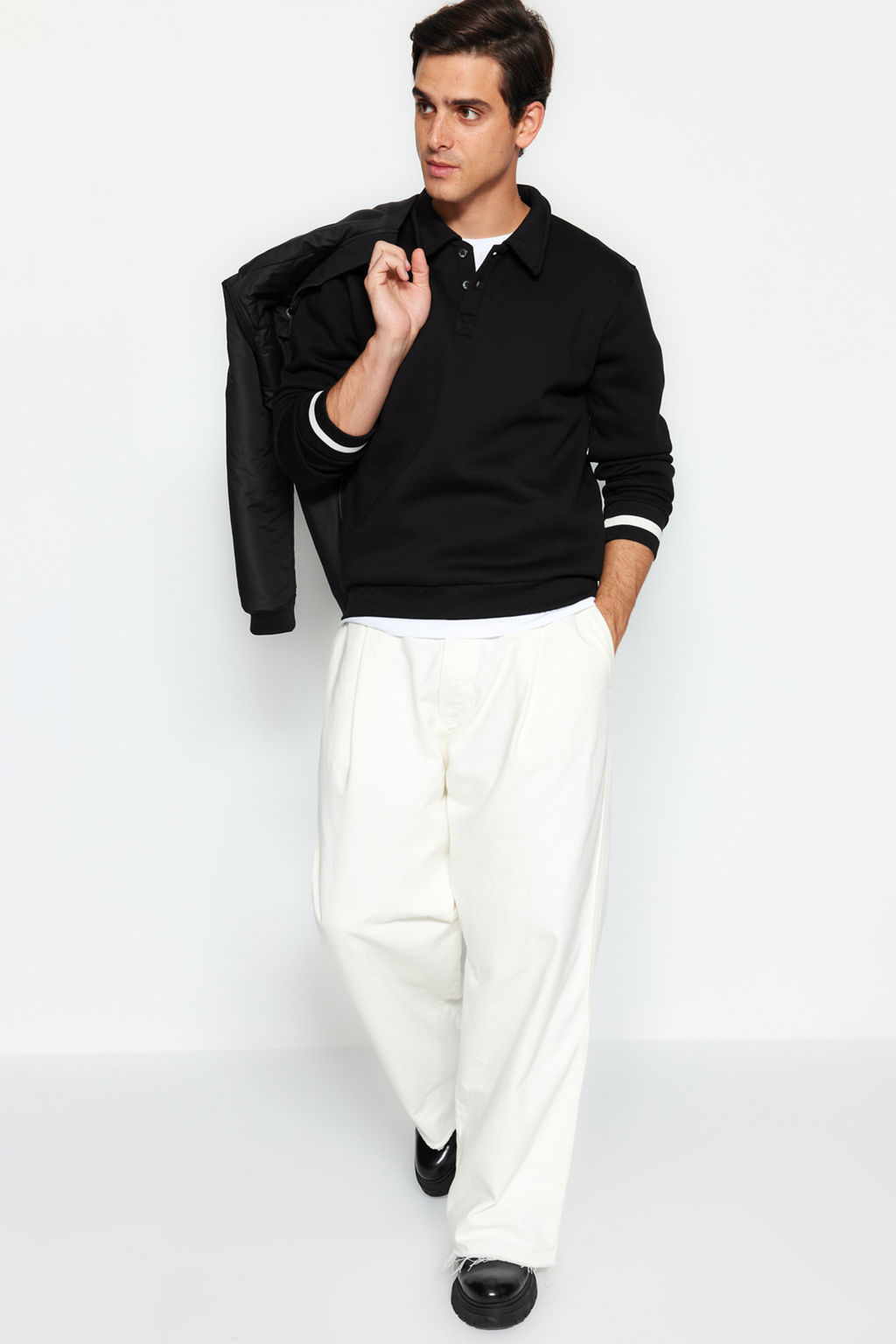 TRENDYOL MAN Kahverengi Oversize/Genis Kesim Dugmeli Polo Yaka Kal?n Ici Polarl? Sweatshirt TMNAW24SW00107