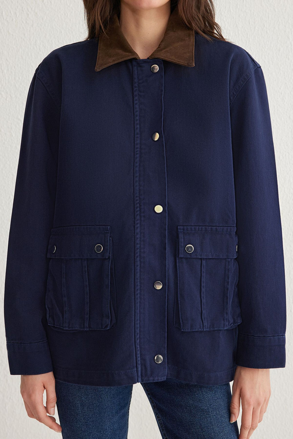 Koyu Mavi Kontrast Suet Yakal? Oversize Denim Gomlek Ceket TWOSS25CE00005 - Trendyolmilla фото 3