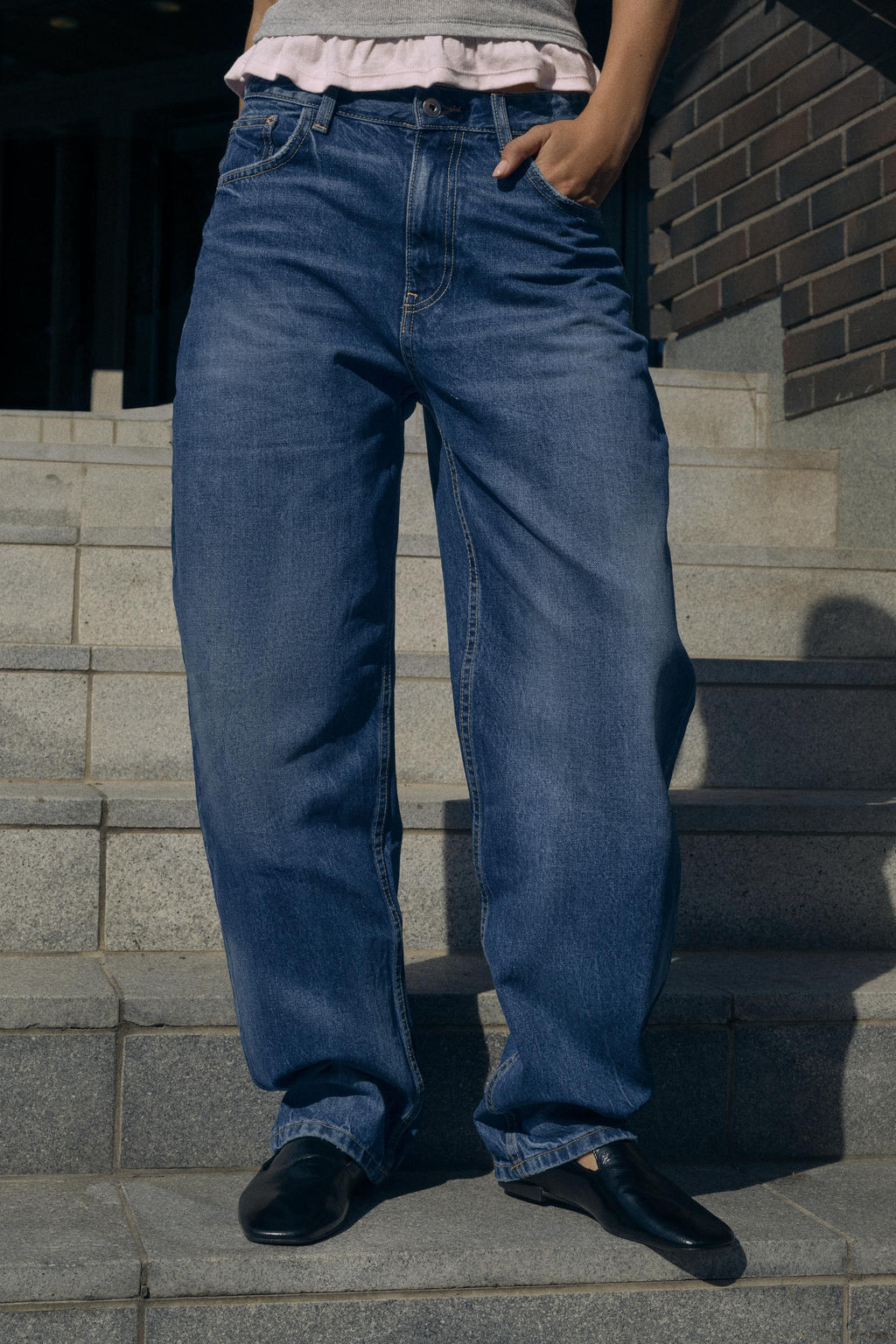 HIGH-WAIST TRF BARREL JEANS - Zara фото 2